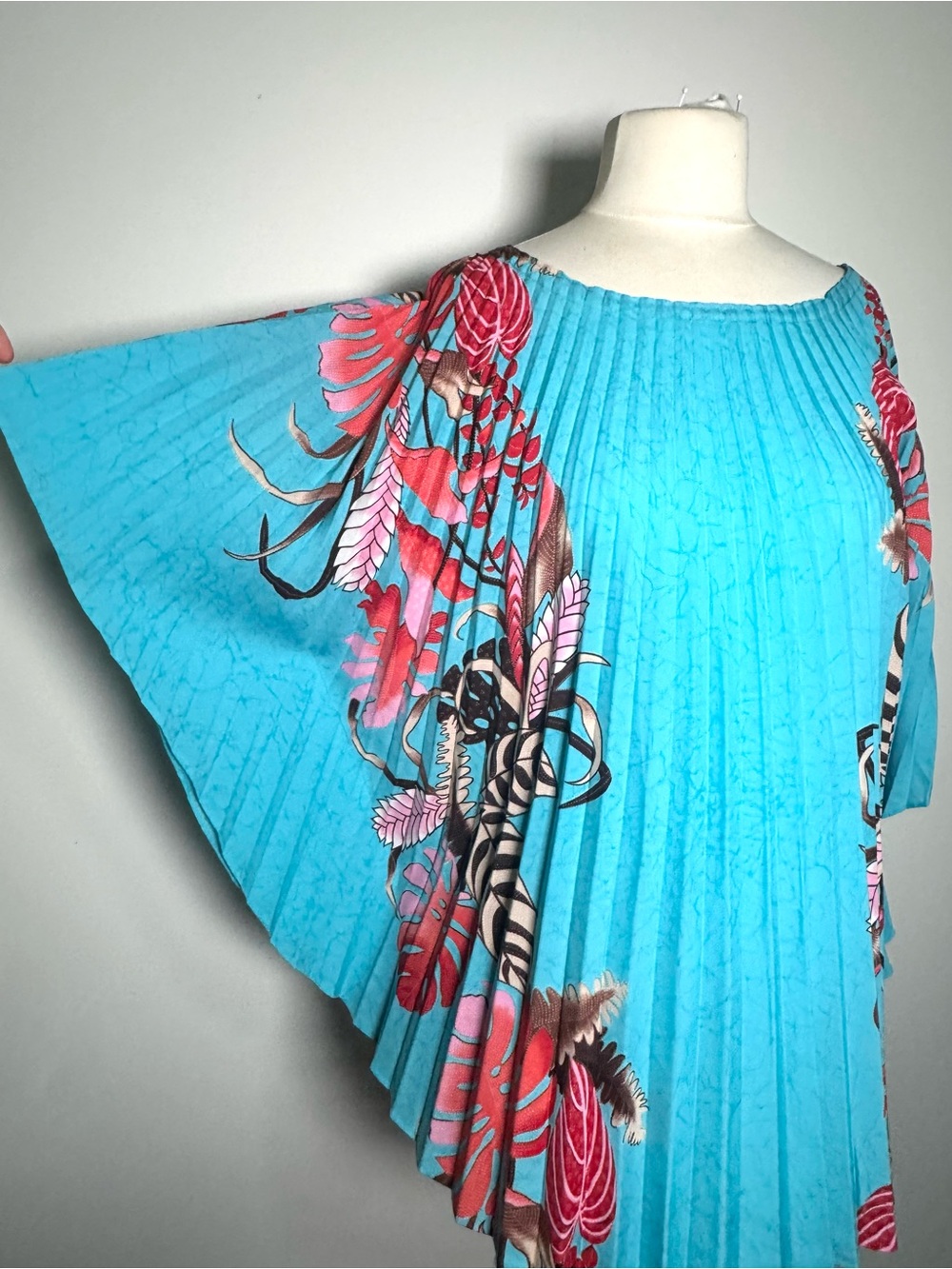 Vintage 60s 70s Handmade Blue Tropical Pleated Blouse Kimono Sleeve Boho Hawai